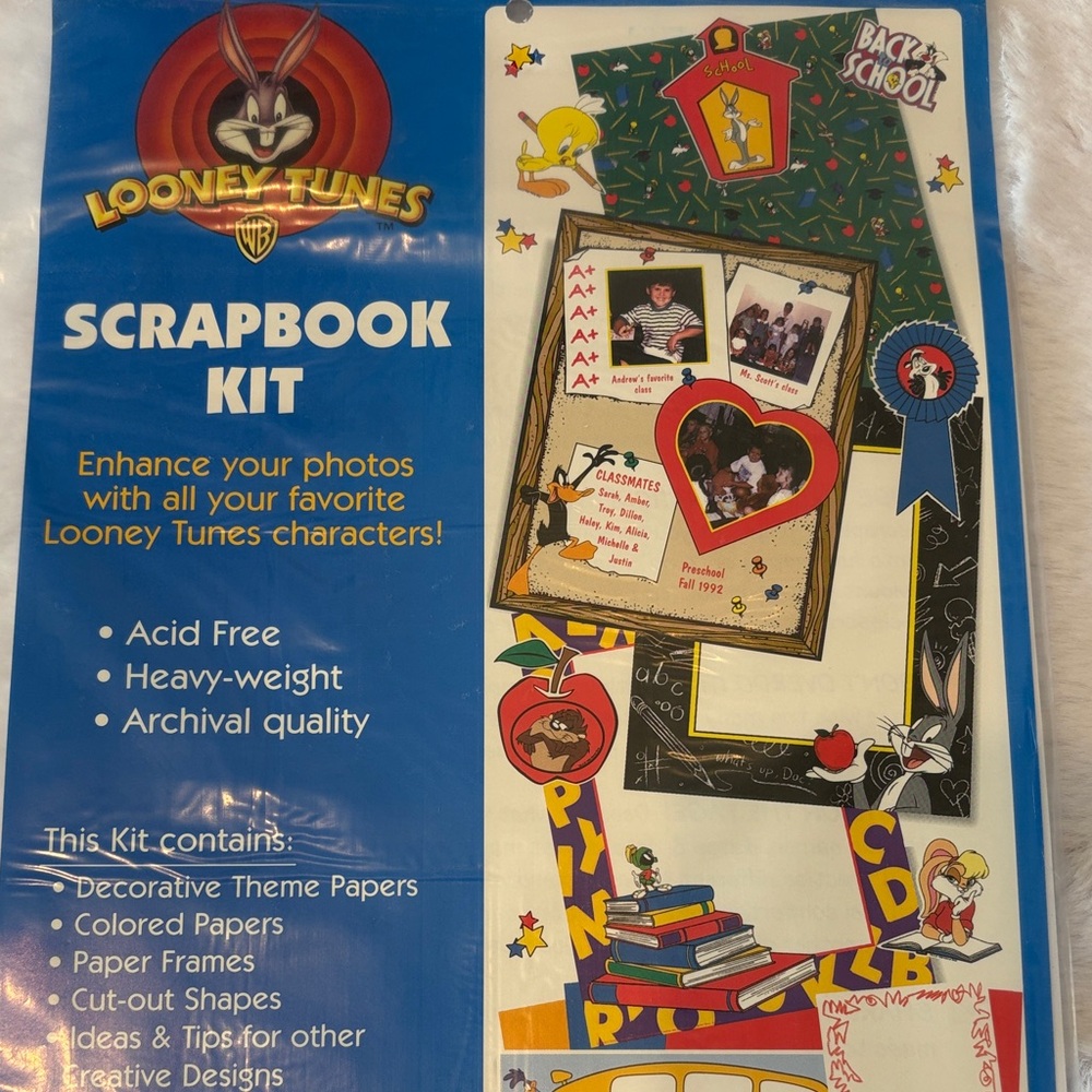 Warner Bros. Looney Tunes Scrapbook Kit - Blue, Red, Yellow